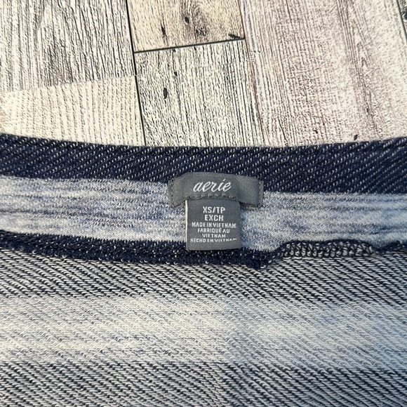 Aerie pullover striped with pockets. Size XS. - Picture 3 of 8